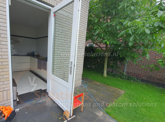 VZ Solutions - Renovaties en maatwerk oplossingen - Deurreparatie - Deur repareren - Stijl en Regel opnieuw verbinden 1