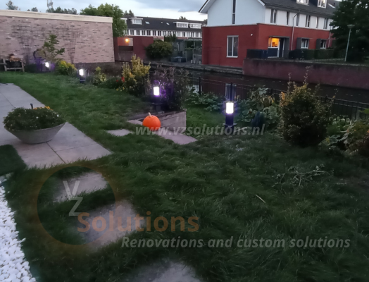 VZ Solutions – renovaties en maatwerk oplossingen – Maatwerk – Aanpassing Philips Hue tuin lampen – Tuin upgrade 1